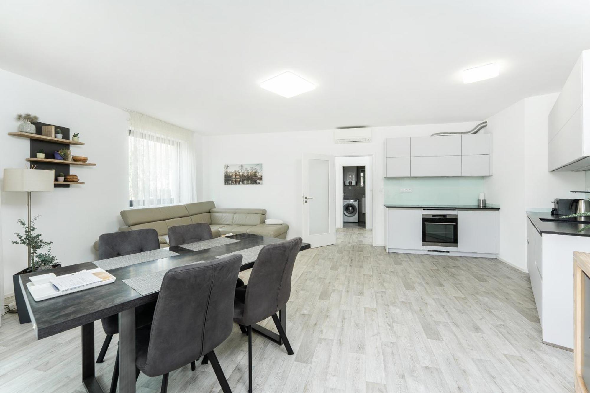 Palm Garden Apartment 2 Микулов Экстерьер фото
